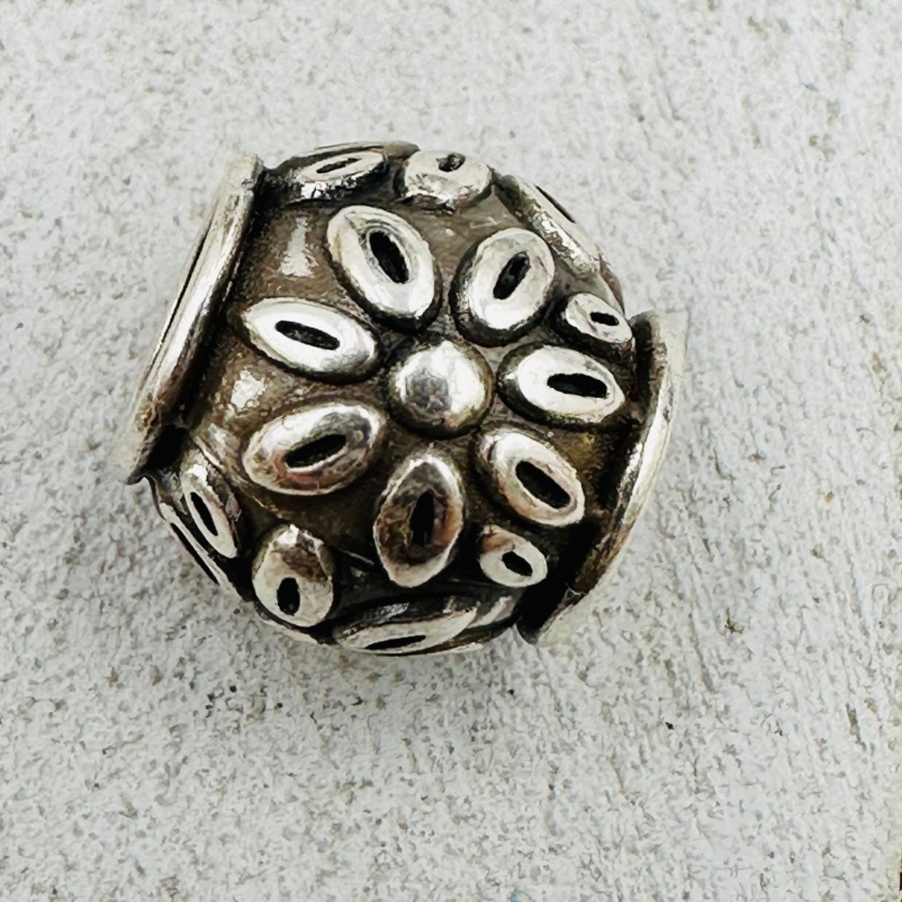 Brighton spacer bead (243)